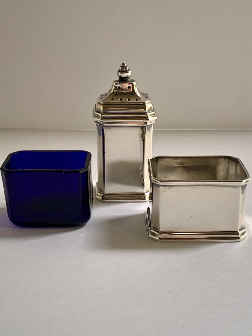 Bravingtons London Sterling Salt & Pepper Set Cobalt Liner
